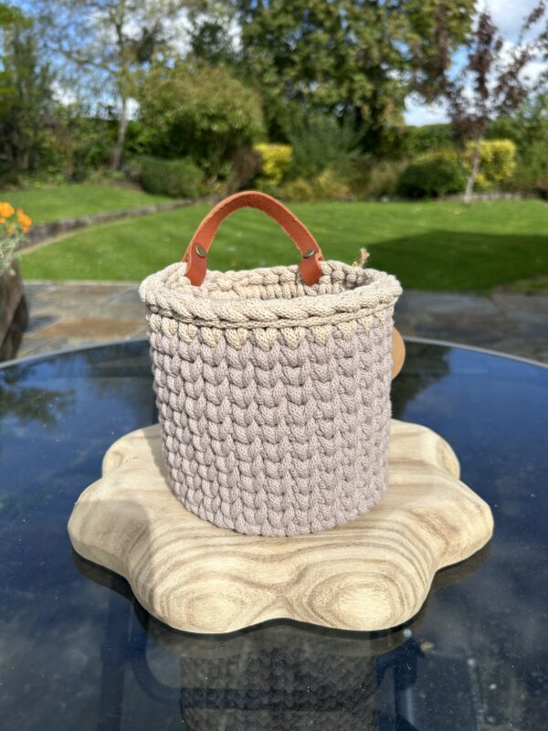 Mauve/warm beige basket